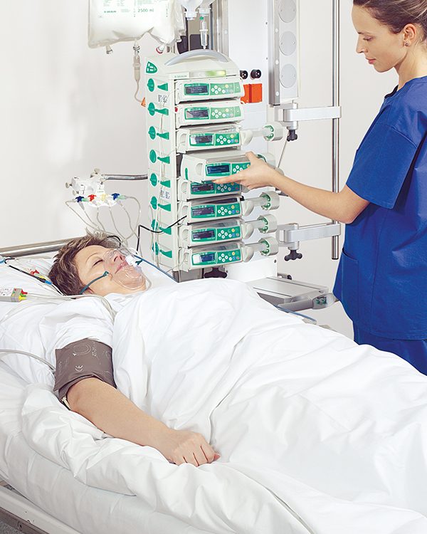 Nutrition therapy for intensive care patients